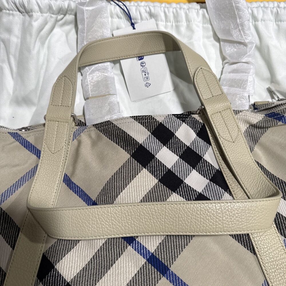 Burberry Check Canvas Large Tote Shoulder Bag Lichen Brown Check 8085287 Italy - Picture 2 of 7